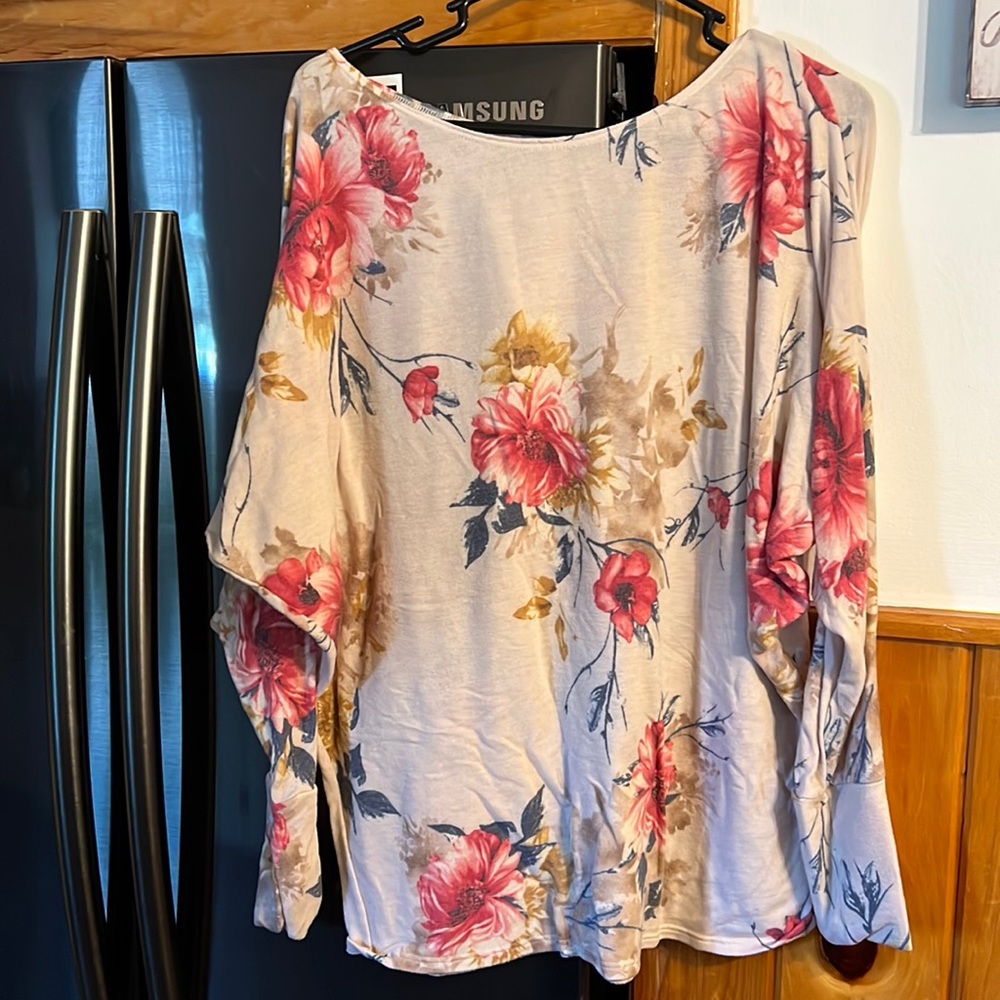 Dolman sleeve, off the shoulder